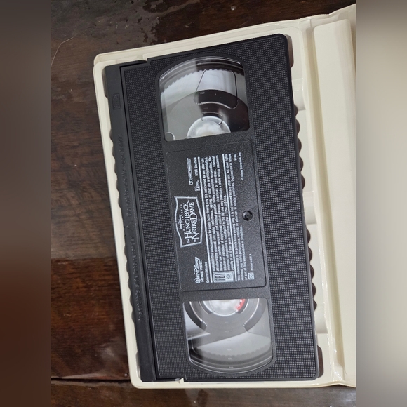 The Hunchback of Notre Dame VHS - Picture 4 of 5